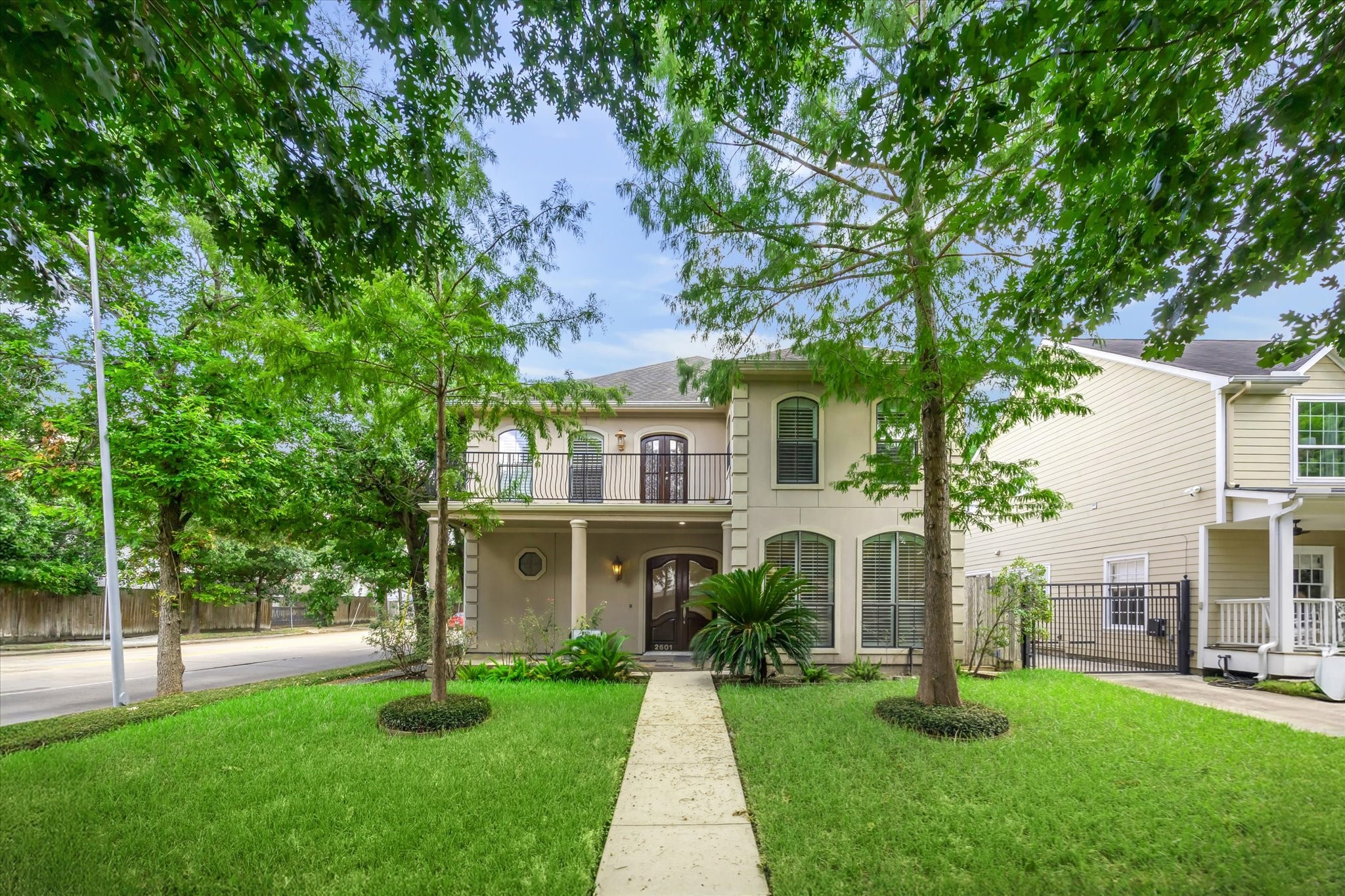 2601 Talbott Street Houston, TX 77005 - Photo 2 of 25 a front view of a house with a garden