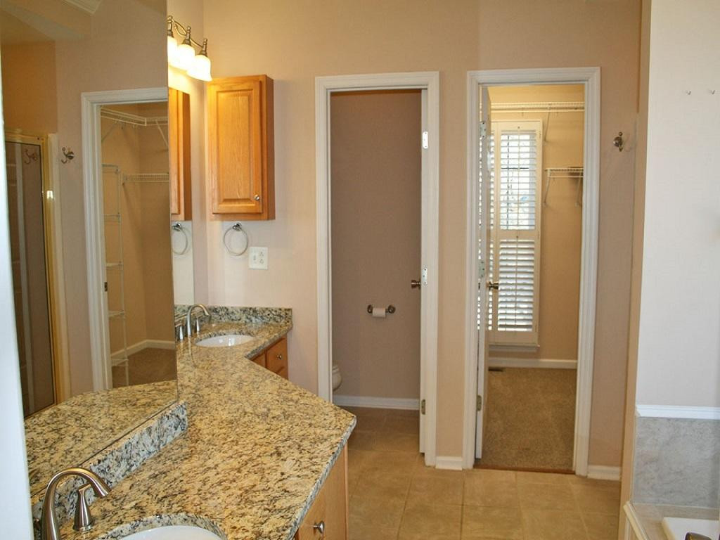 1216 Lake Ridge Square Johnson City, TN 37601 - Photo 14 of 23 Master Bath