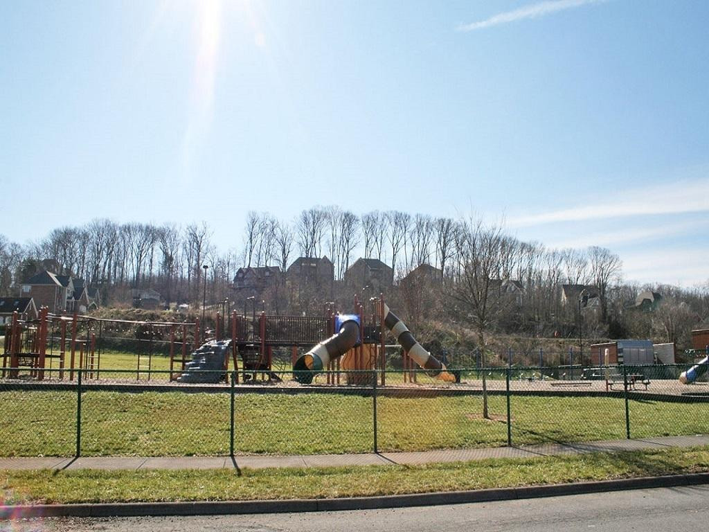 1216 Lake Ridge Square Johnson City, TN 37601 - Photo 20 of 23 Playground
