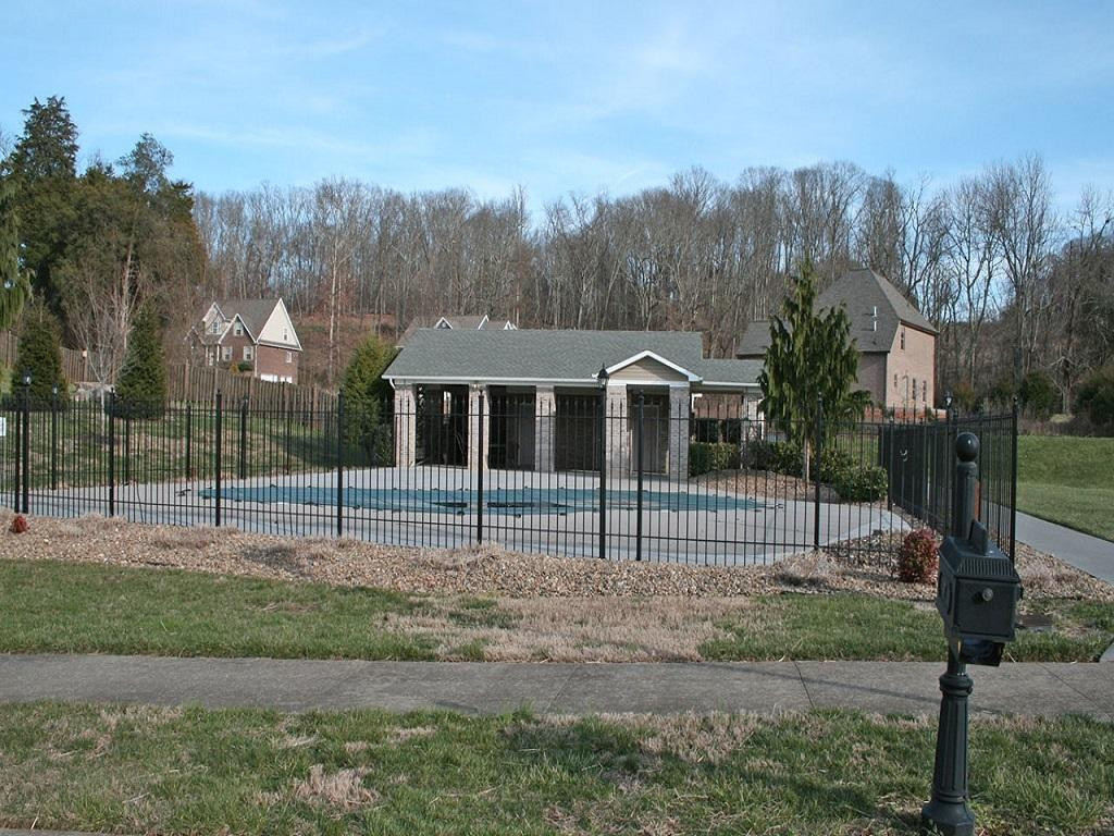1216 Lake Ridge Square Johnson City, TN 37601 - Photo 21 of 23 Community Pool