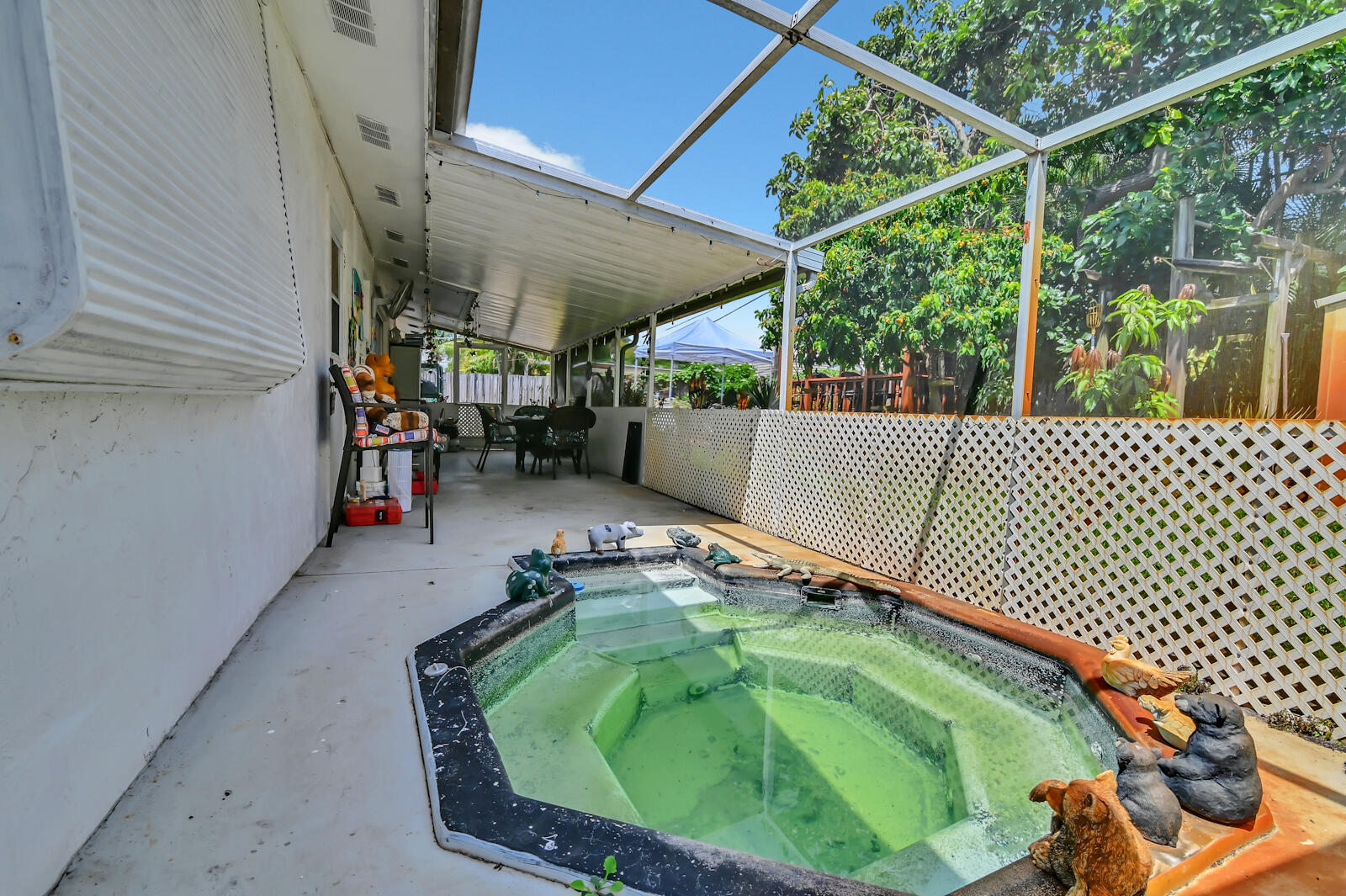 2745 Cambridge Road Lake Worth, FL 33462 - Photo 20 of 26 21 Hot tub 01