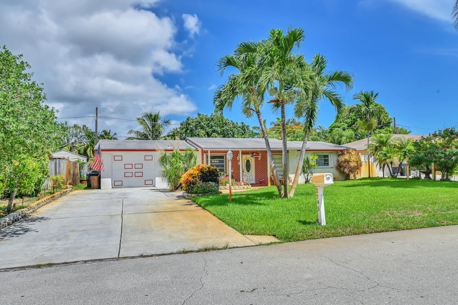 2745 Cambridge Road Lake Worth, FL 33462 - Photo 24 of 26 02 Front 02