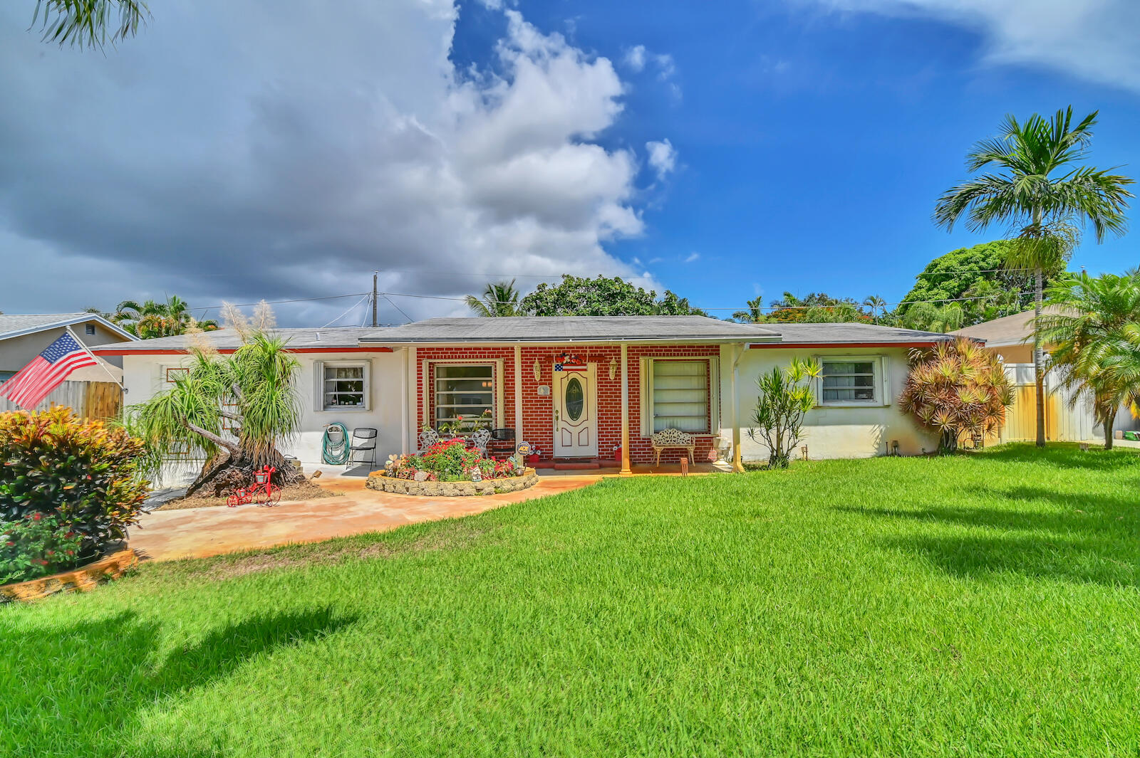 2745 Cambridge Road Lake Worth, FL 33462 - Photo 25 of 26 03 Front 03