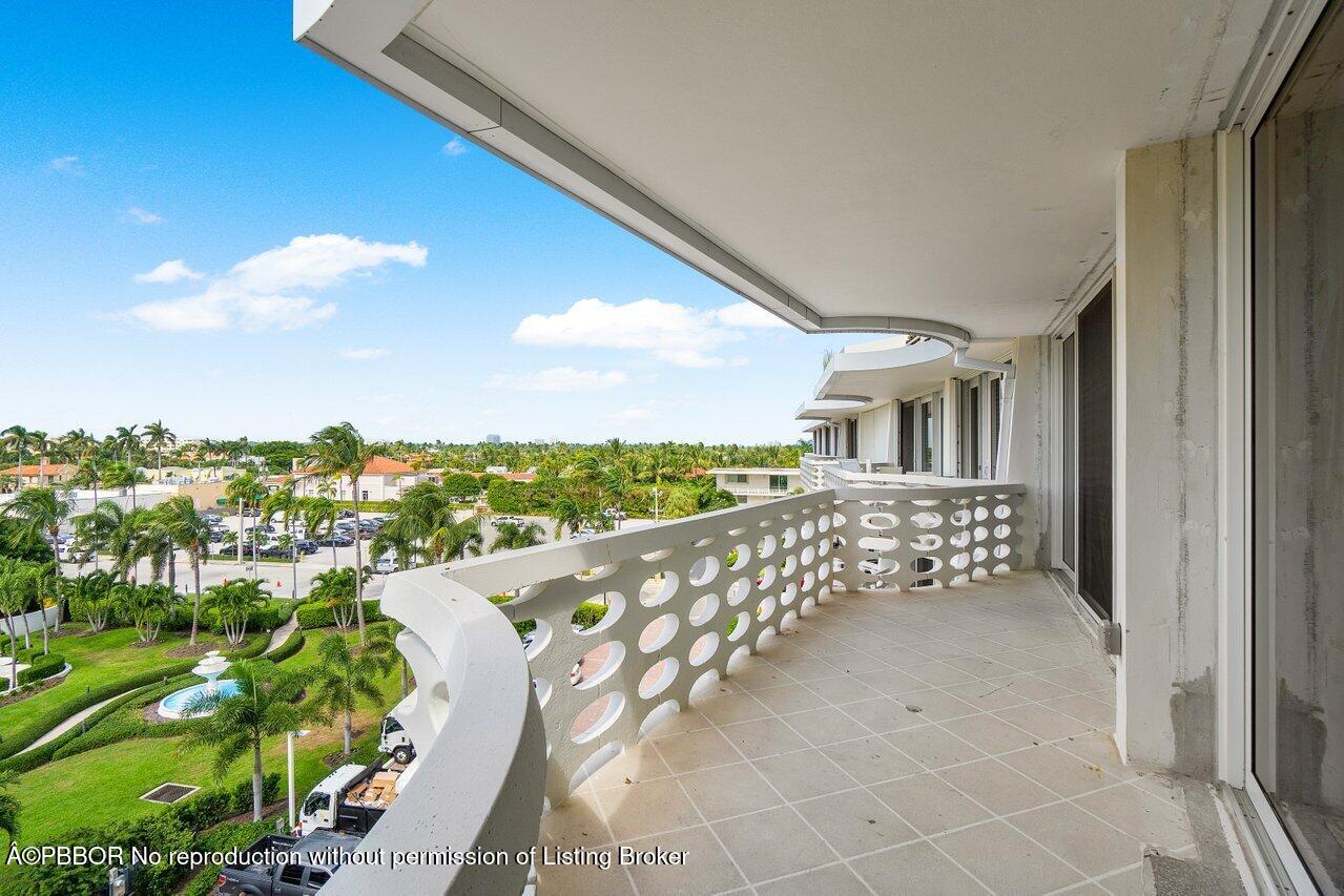 130 Sunrise Avenue, Unit 616 Palm Beach, FL 33480 - Photo 21 of 34 a view of city from balcony