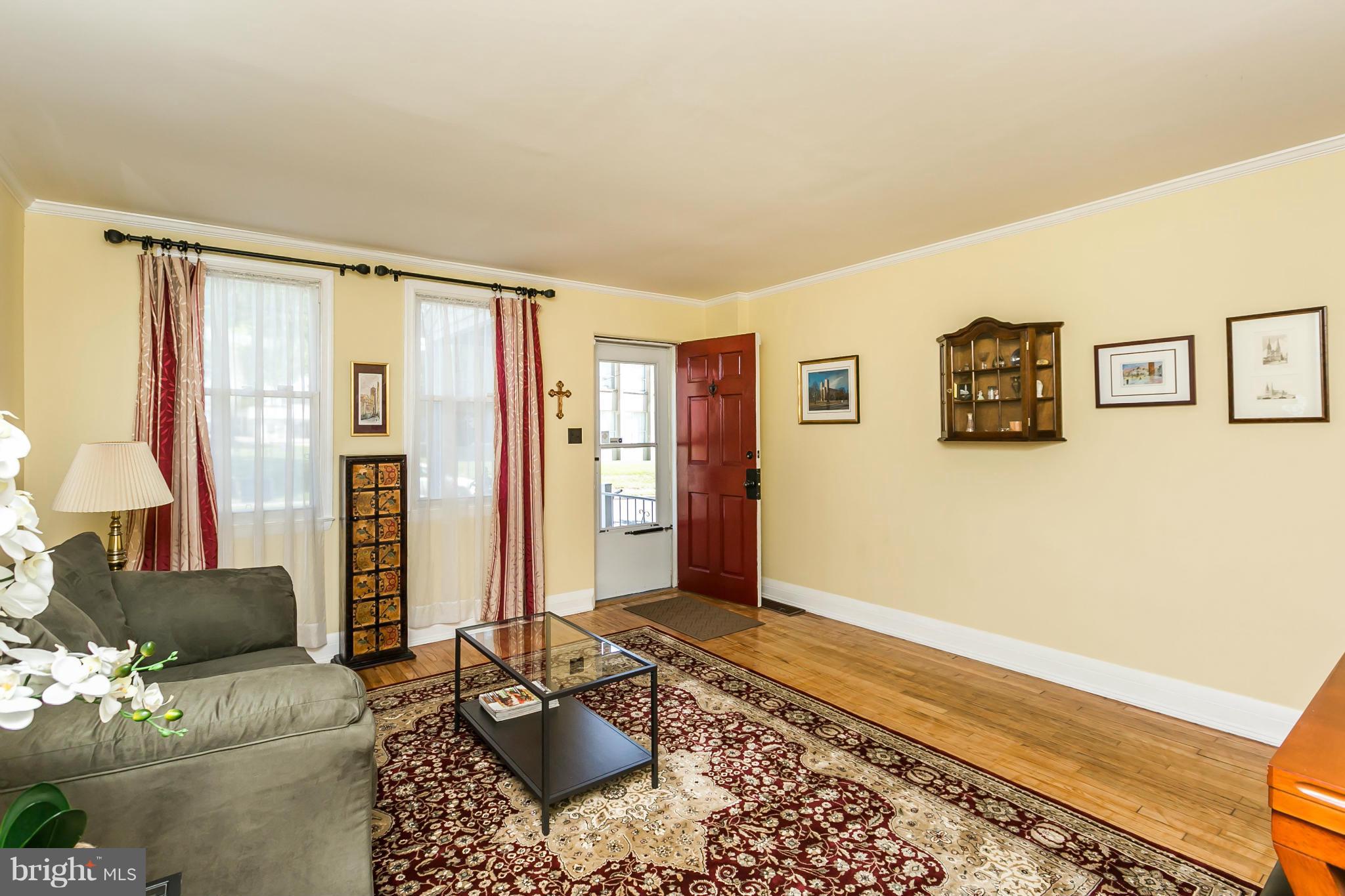 1653 Naturo Road Baltimore, MD 21286 - Photo 3 of 30 Living Room
