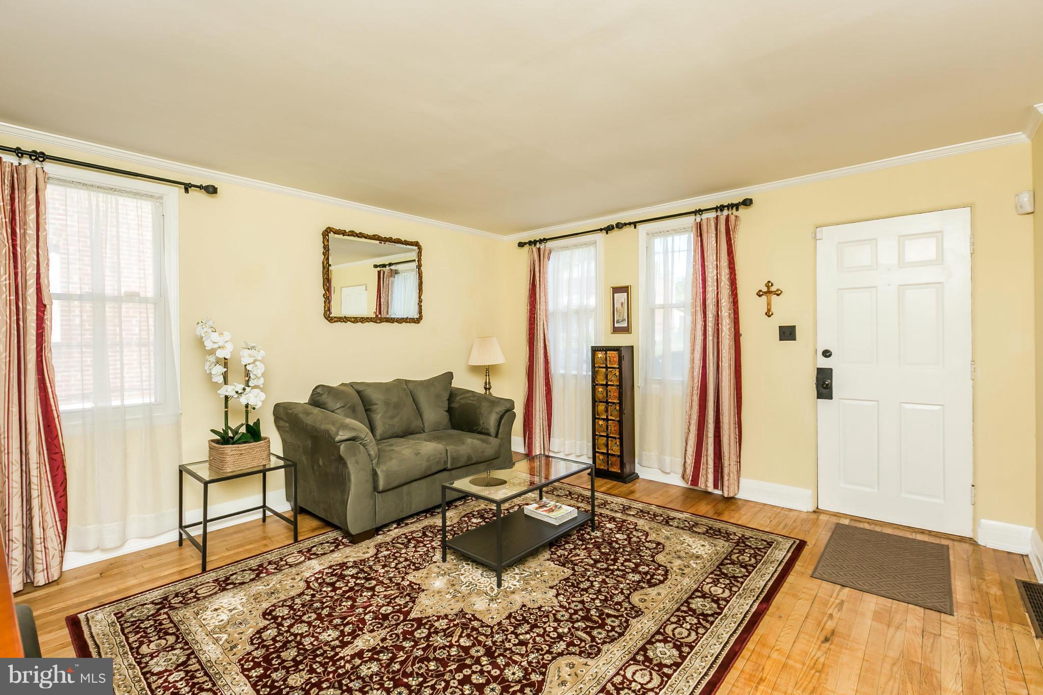 1653 Naturo Road Baltimore, MD 21286 - Photo 4 of 30 Living Room