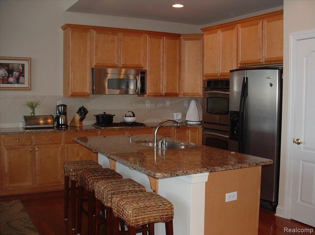 24827 Reeds Pointe Drive, Unit 26 Novi, MI 48374 - Photo 5 of 21 Loads of cupboards