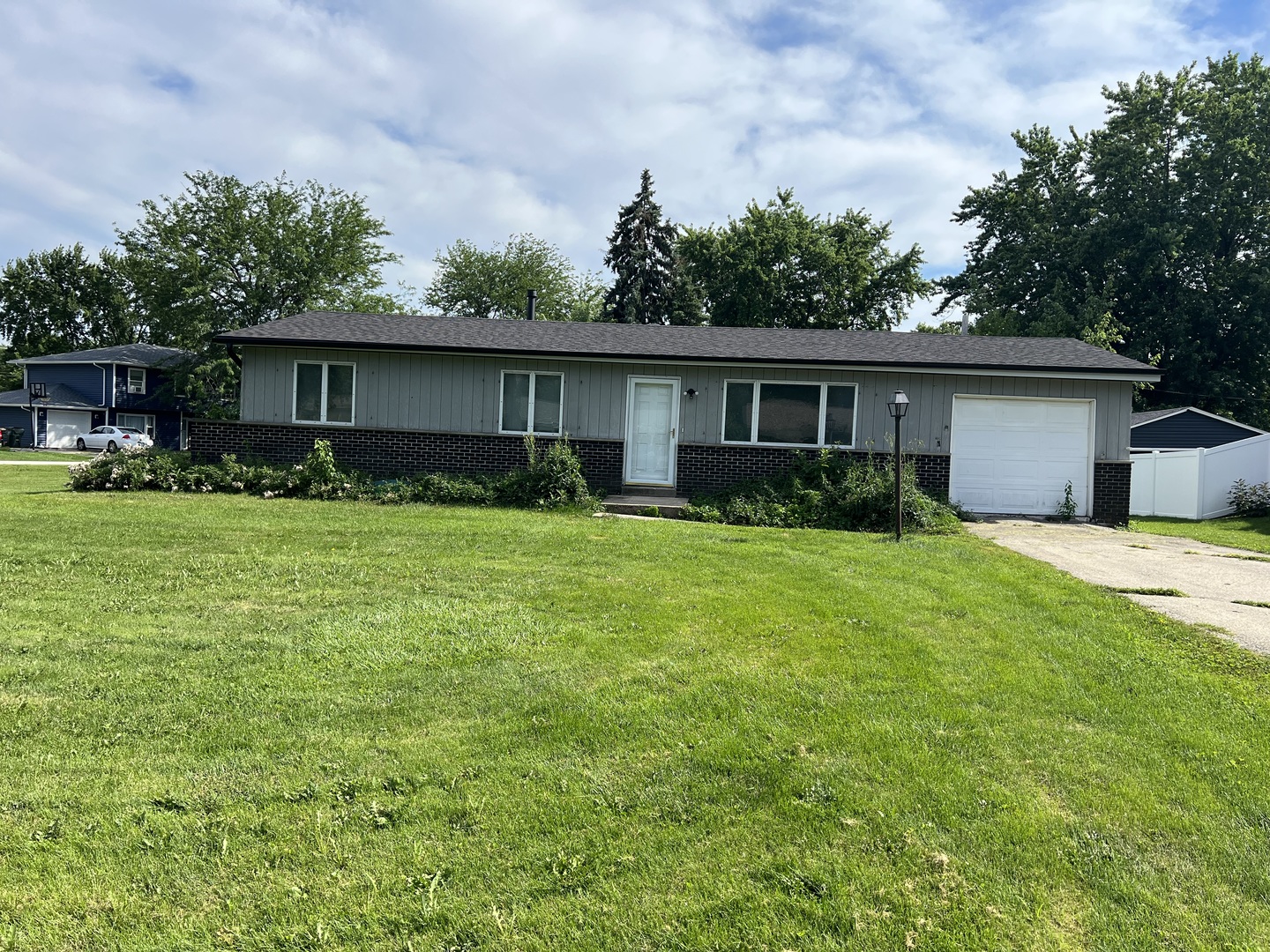 1 Shell Court Oswego, IL 60543 - Photo 2 of 22
