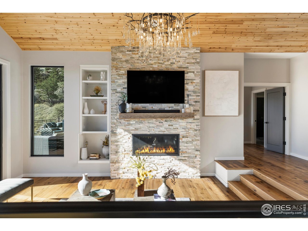 150 Valley View Way Boulder, CO 80304 - Photo 15 of 36 Living room.