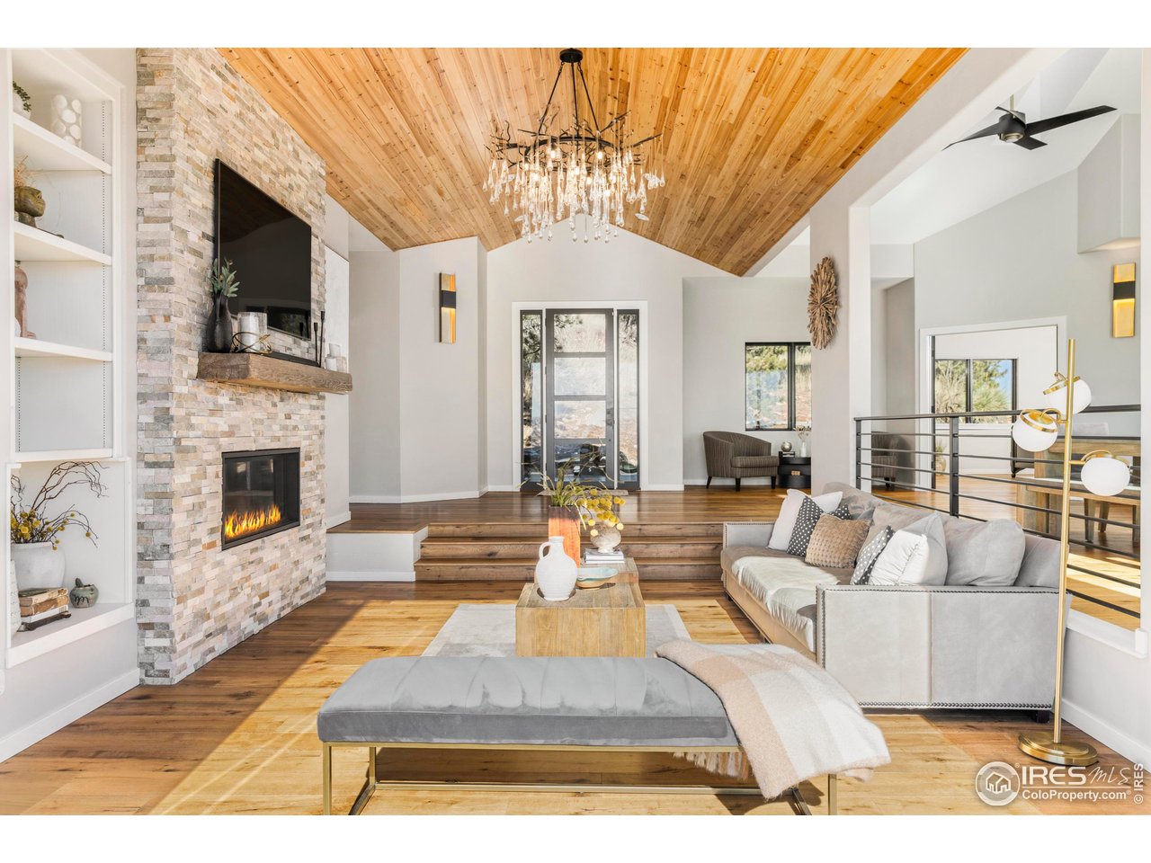 150 Valley View Way Boulder, CO 80304 - Photo 17 of 36 Living room and entry.
