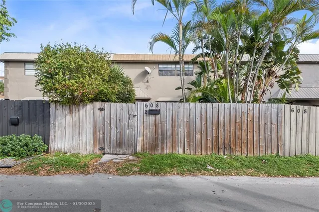$2,350 | 608 Northeast 29th Drive, Unit 2, Wilton Manors, FL 33334