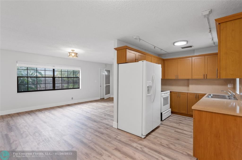 608 Northeast 29th Drive, Unit 2 Wilton Manors, FL 33334 - Photo 2 of 18