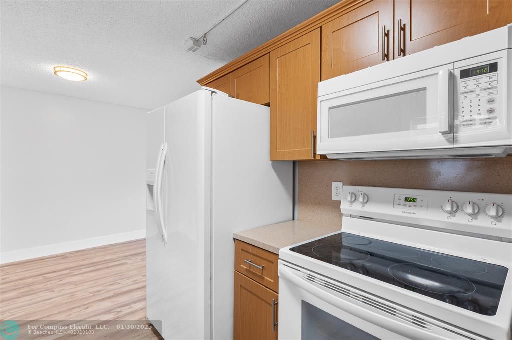 608 Northeast 29th Drive, Unit 2 Wilton Manors, FL 33334 - Photo 3 of 18