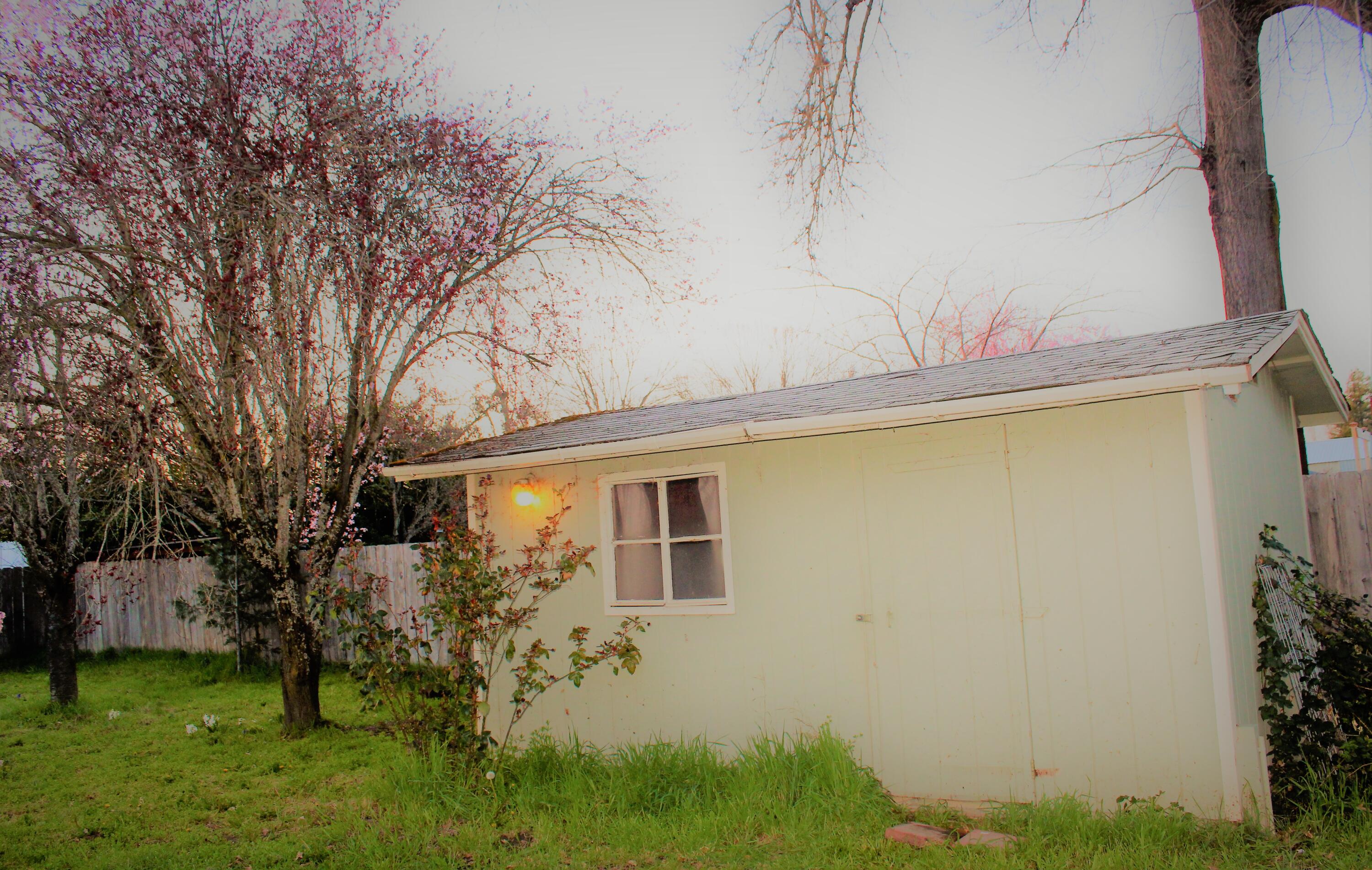 2516 Leonard Road Grants Pass, OR 97527 - Photo 22 of 23 IMG_1539 (2)