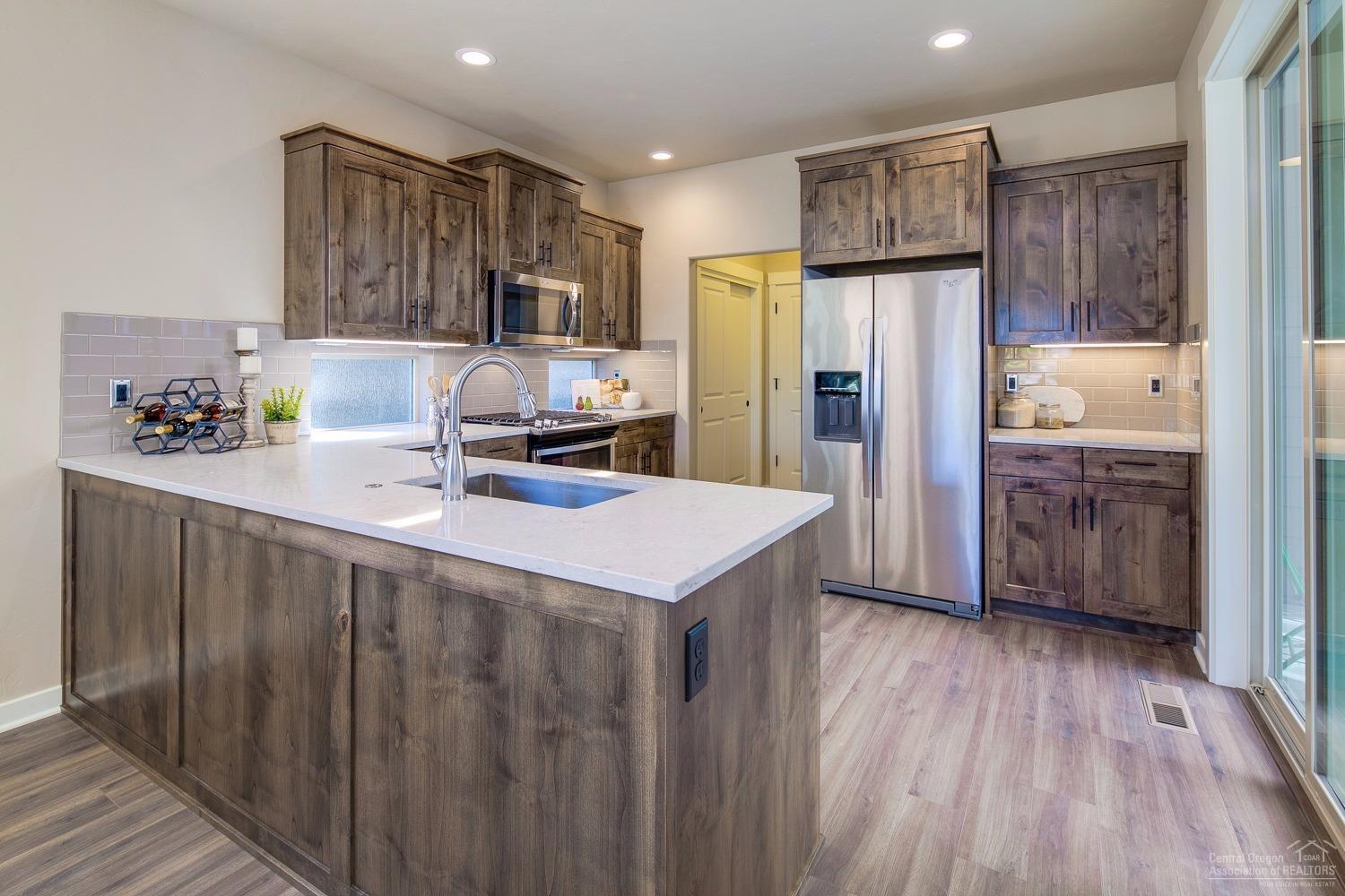 20913 Sotra Loop Bend, OR 97702 - Photo 7 of 25 Gallery Image 7