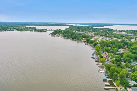 $300,000 | 39 Fairfax, Fox Lake, IL 60020