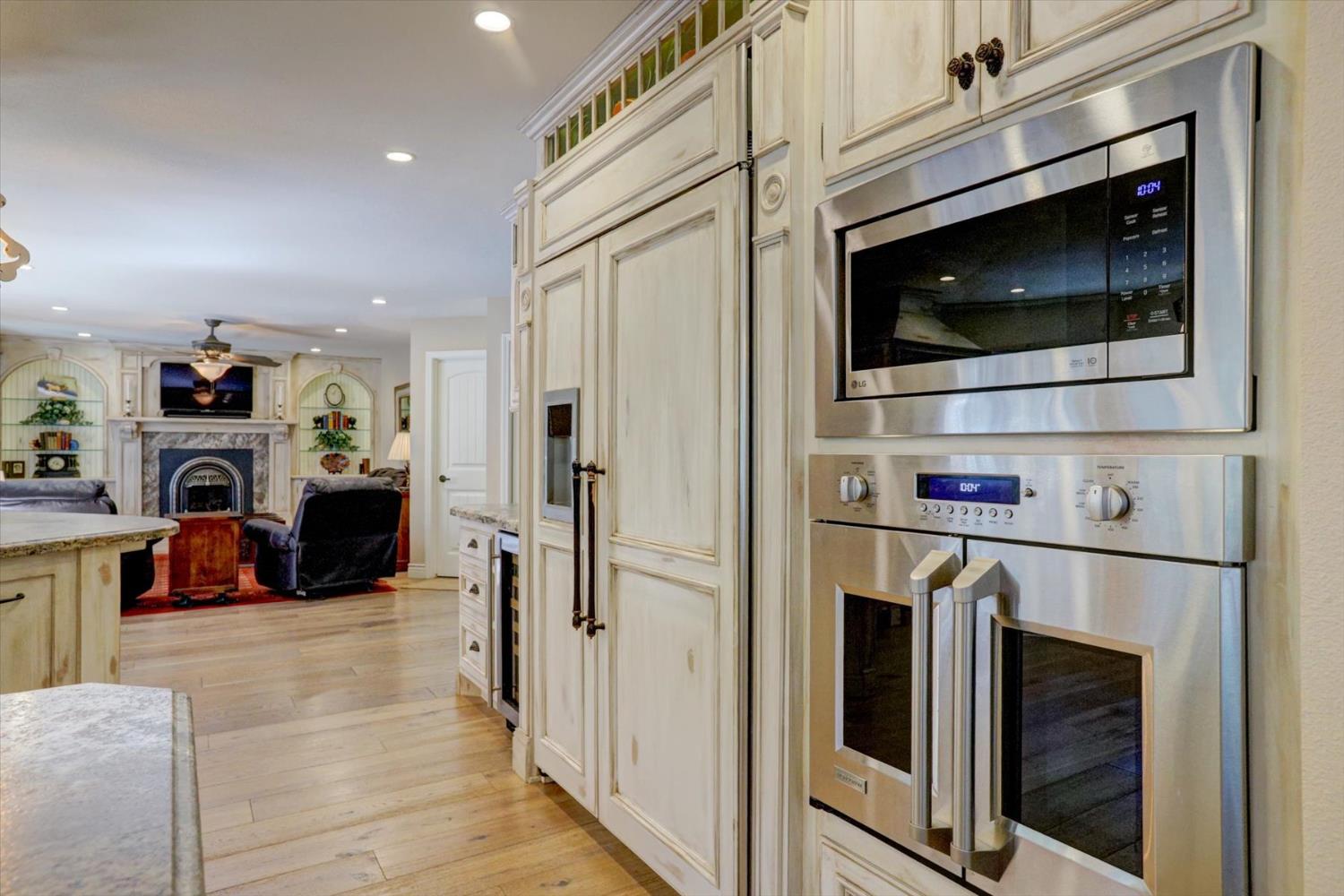 19793 Scotts Flat Road Nevada City, CA 95959 - Photo 4 of 50 a view of living room washer and dryer