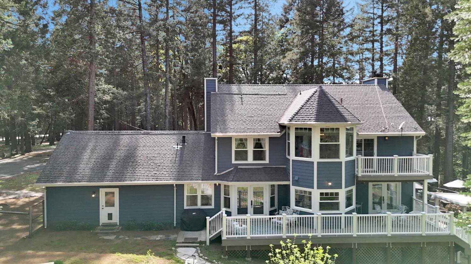 19793 Scotts Flat Road Nevada City, CA 95959 - Photo 49 of 50 front view of a house with a yard