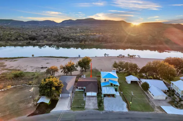 $830,000 | 4540 River Oaks Drive, Kingsland, TX 78639