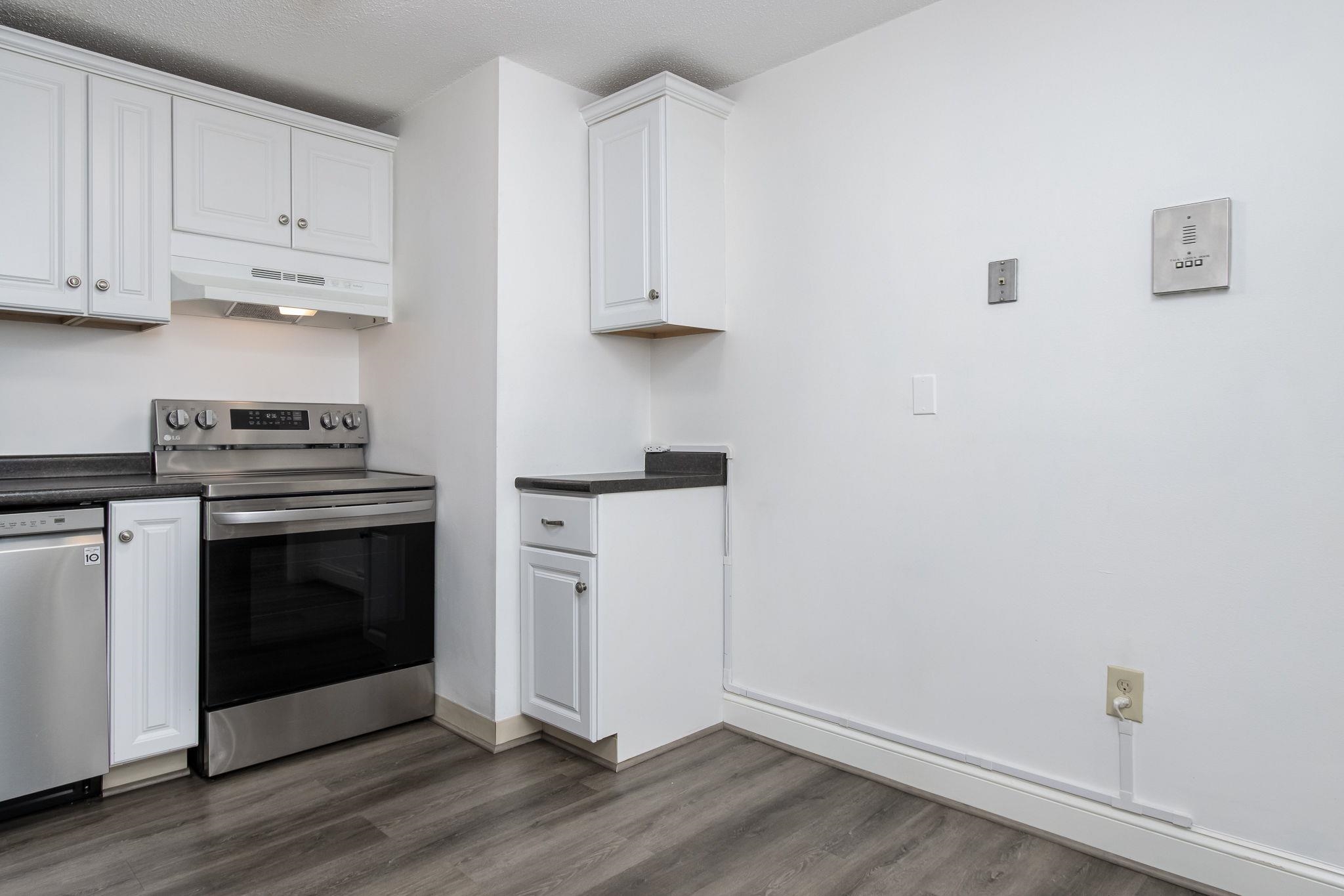 109 English Village Road, Unit 102 Manchester, NH 03102 - Photo 13 of 32