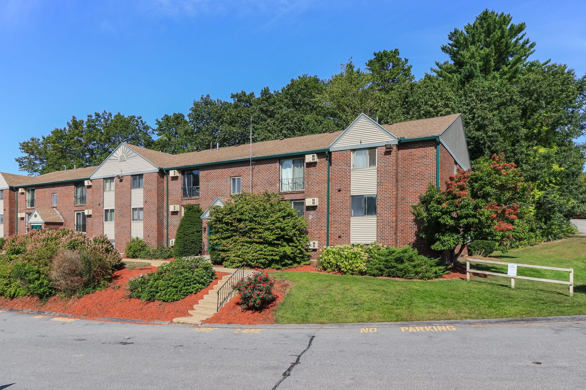109 English Village Road, Unit 102 Manchester, NH 03102 - Photo 3 of 32