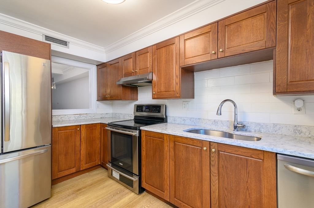 5 Beal's Cove Road, Unit E Hingham, MA 02043 - Photo 4 of 24