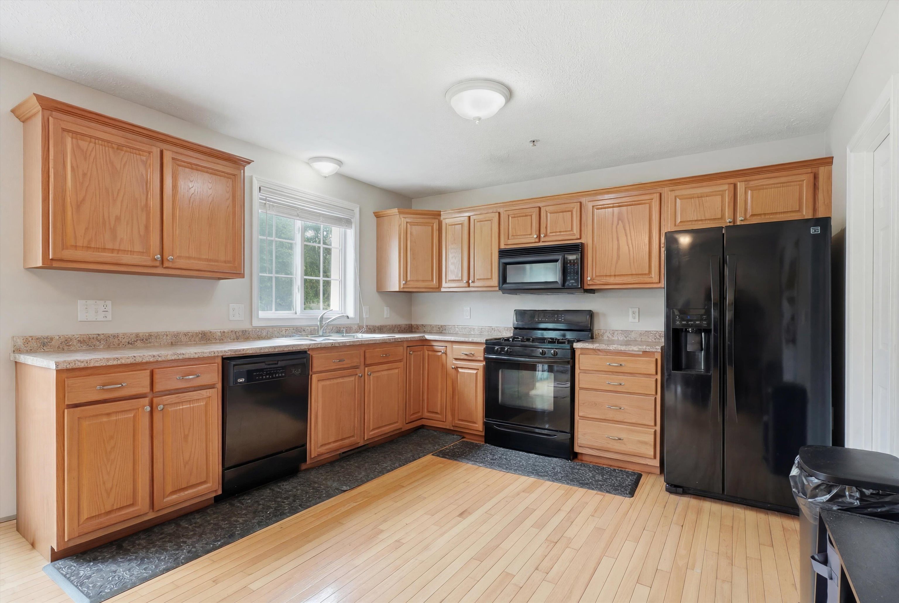 3 Georgetown Drive, Unit 3 Nashua, NH 03062 - Photo 23 of 34