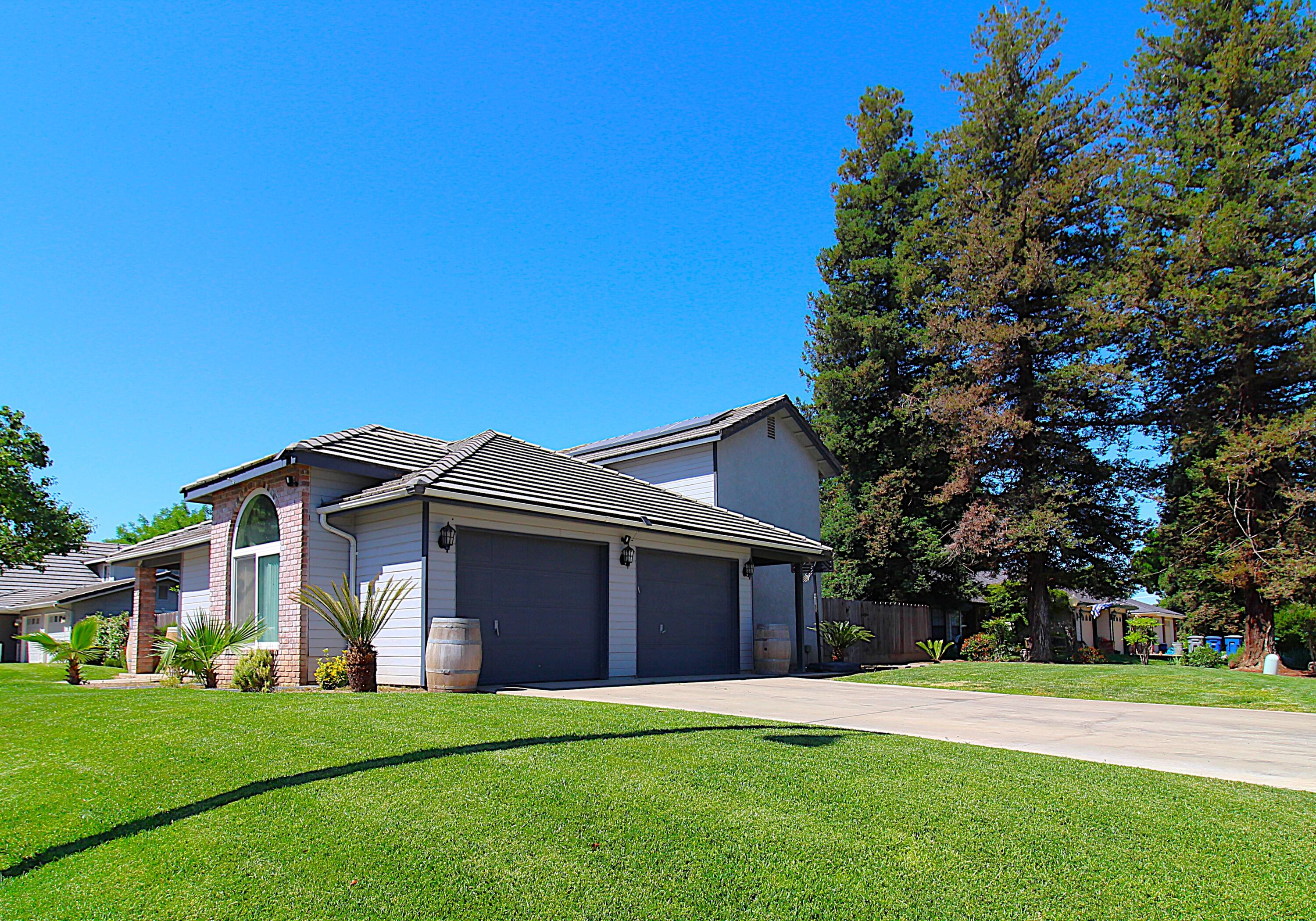 210 Hampton Court Exeter, CA 93221 - Photo 5 of 37 IMG_9564