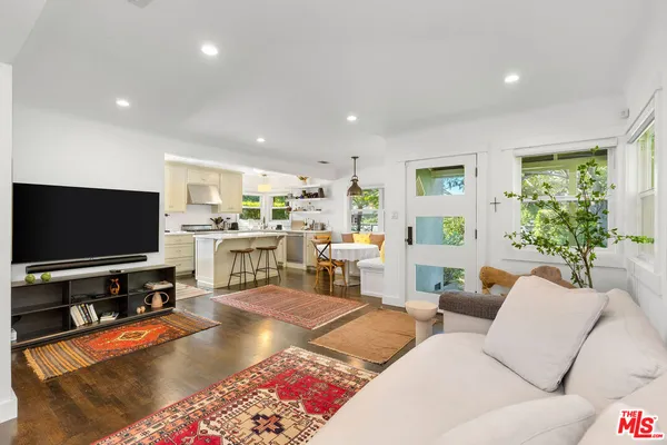 $8,500 | 3954 Redwood Avenue, Los Angeles, CA 90066