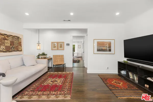 $8,500 | 3954 Redwood Avenue, Los Angeles, CA 90066