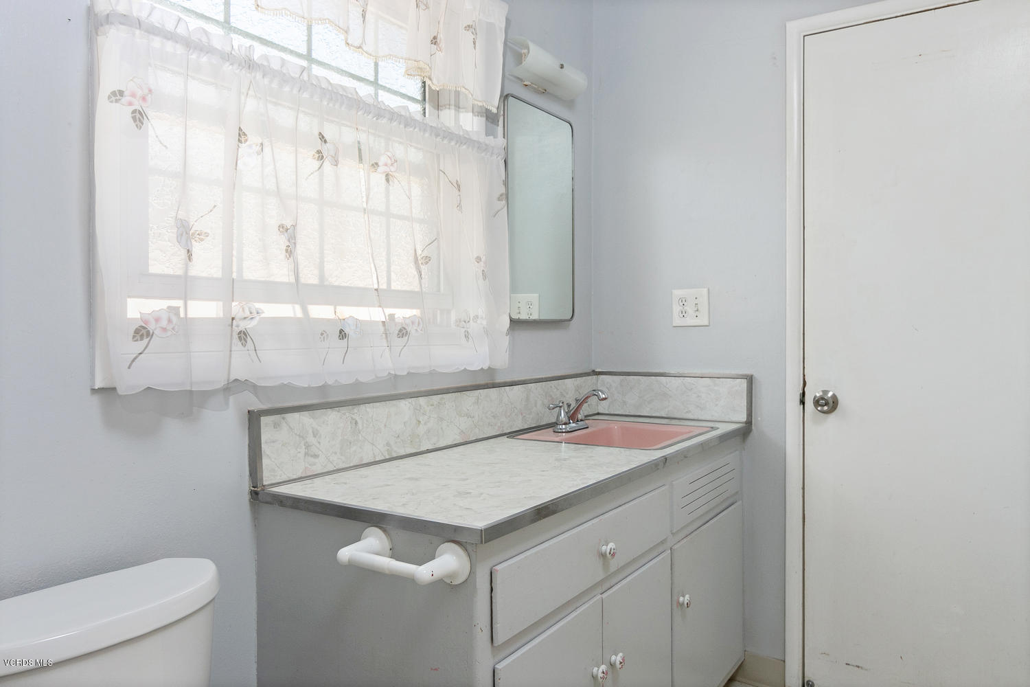 1119 West Roderick Avenue Oxnard, CA 93030 - Photo 13 of 26 1119 W Roderick Ave-015-001-Master Bath-