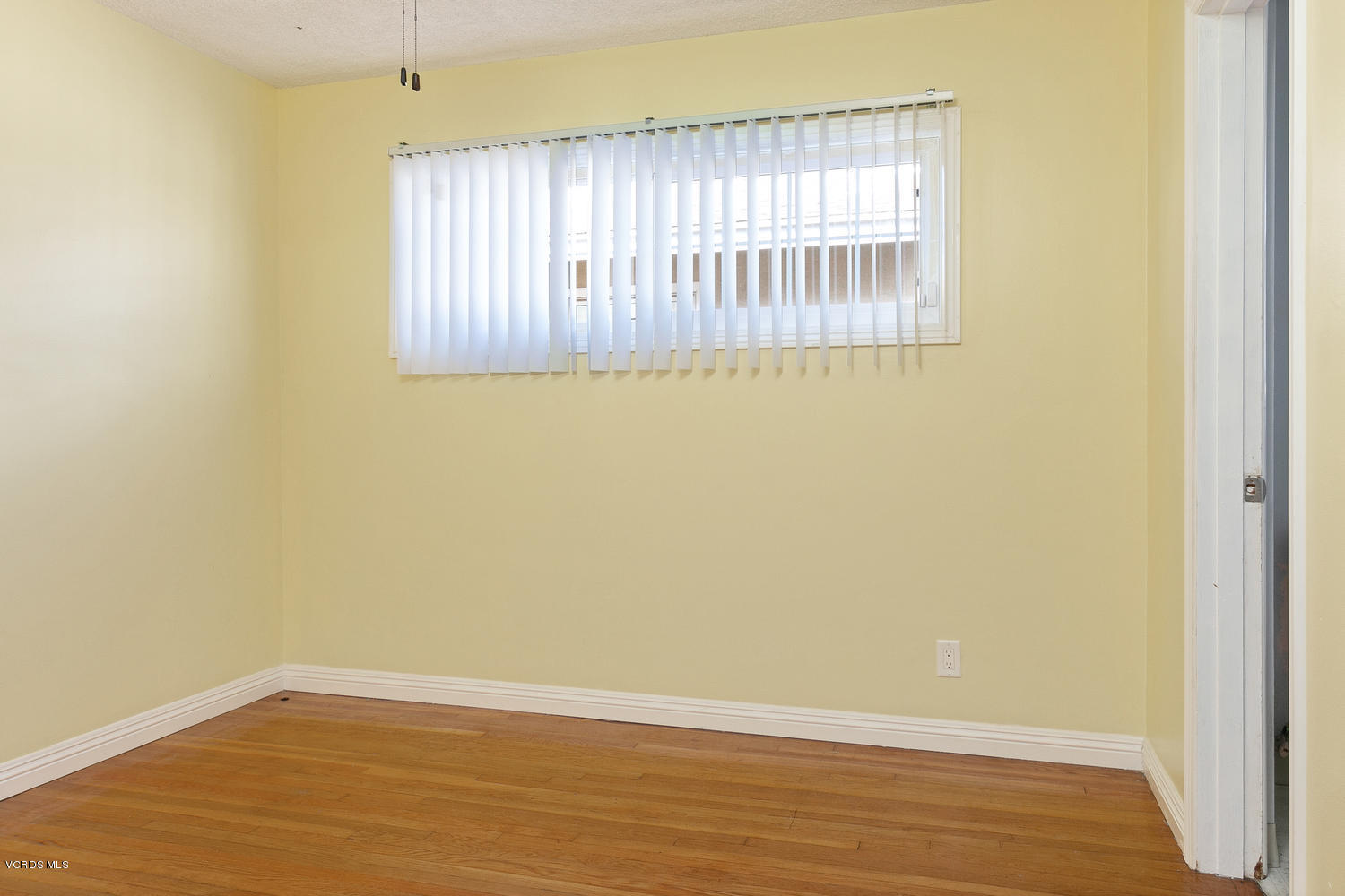 1119 West Roderick Avenue Oxnard, CA 93030 - Photo 14 of 26 1119 W Roderick Ave-013-004-Master Bedro