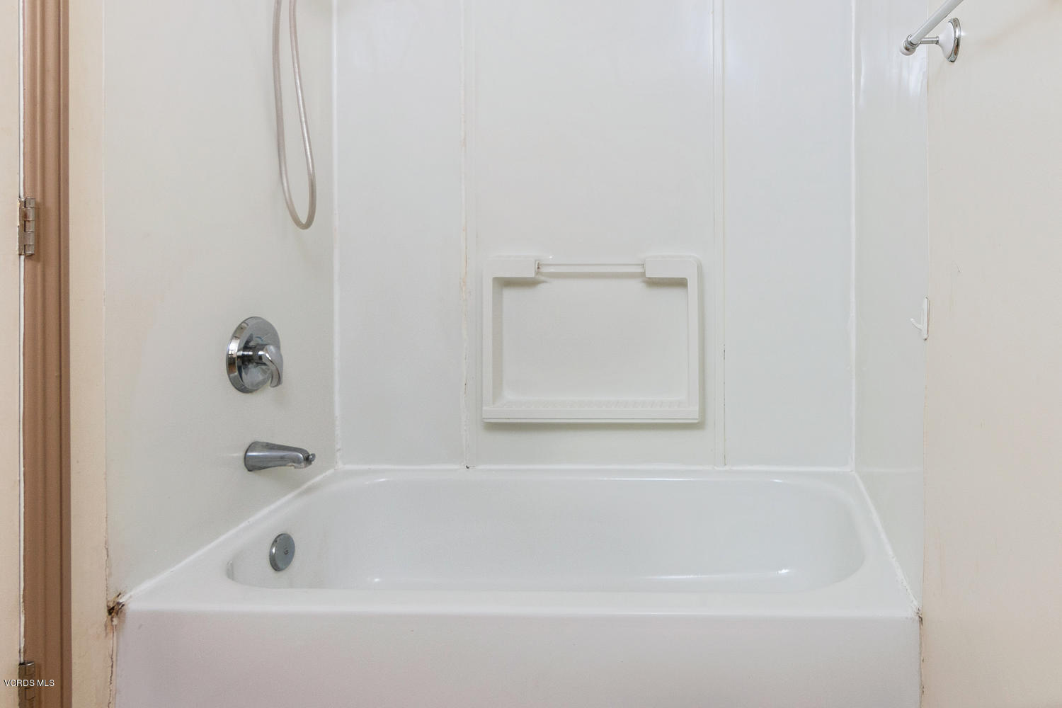 1119 West Roderick Avenue Oxnard, CA 93030 - Photo 19 of 26 1119 W Roderick Ave-021-005-Bathroom-MLS