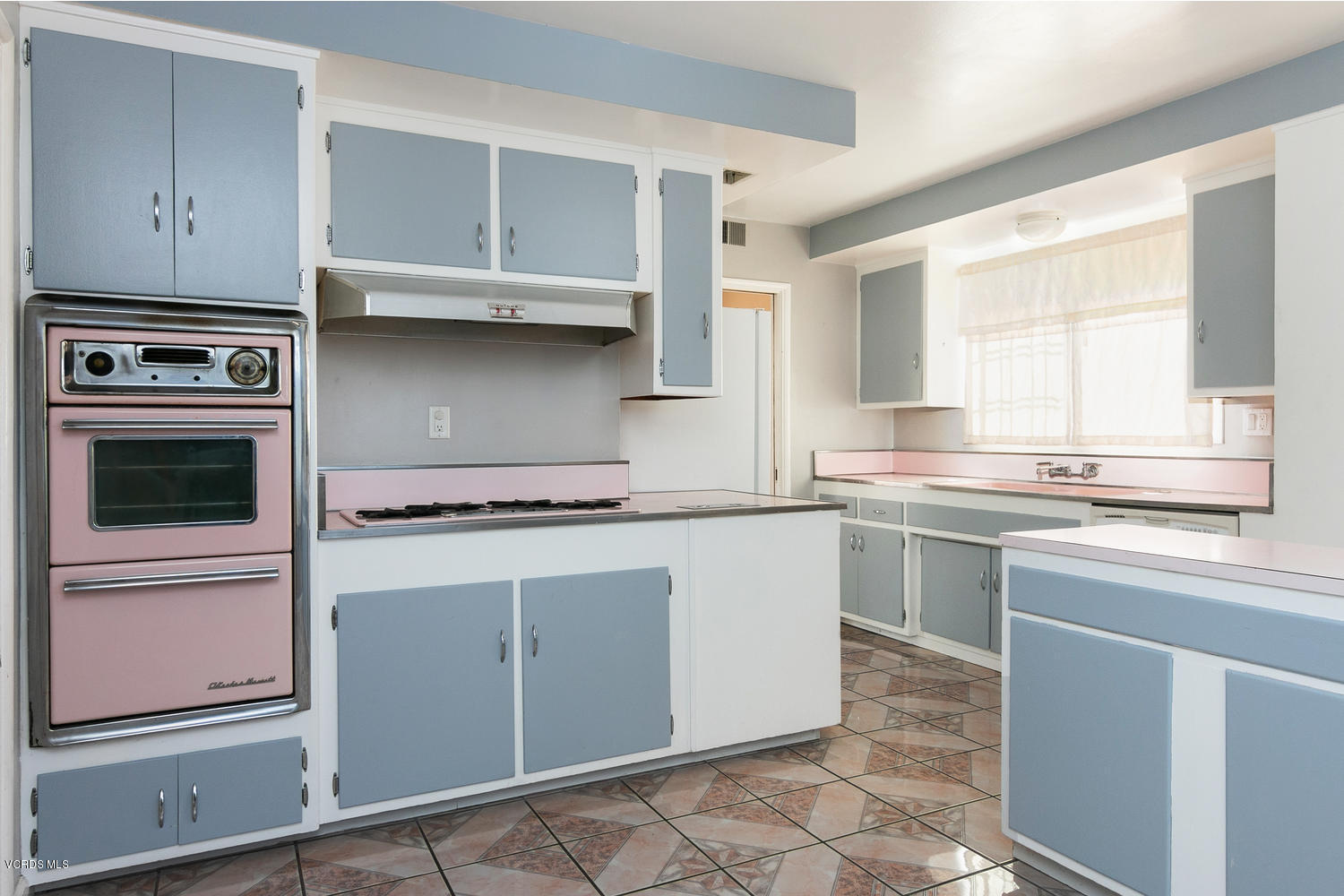 1119 West Roderick Avenue Oxnard, CA 93030 - Photo 6 of 26 1119 W Roderick Ave-008-013-Kitchen-MLS_