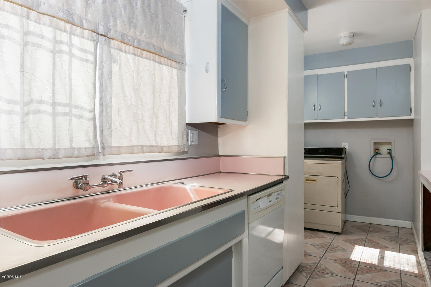 1119 West Roderick Avenue Oxnard, CA 93030 - Photo 9 of 26 1119 W Roderick Ave-011-008-Kitchen-MLS_