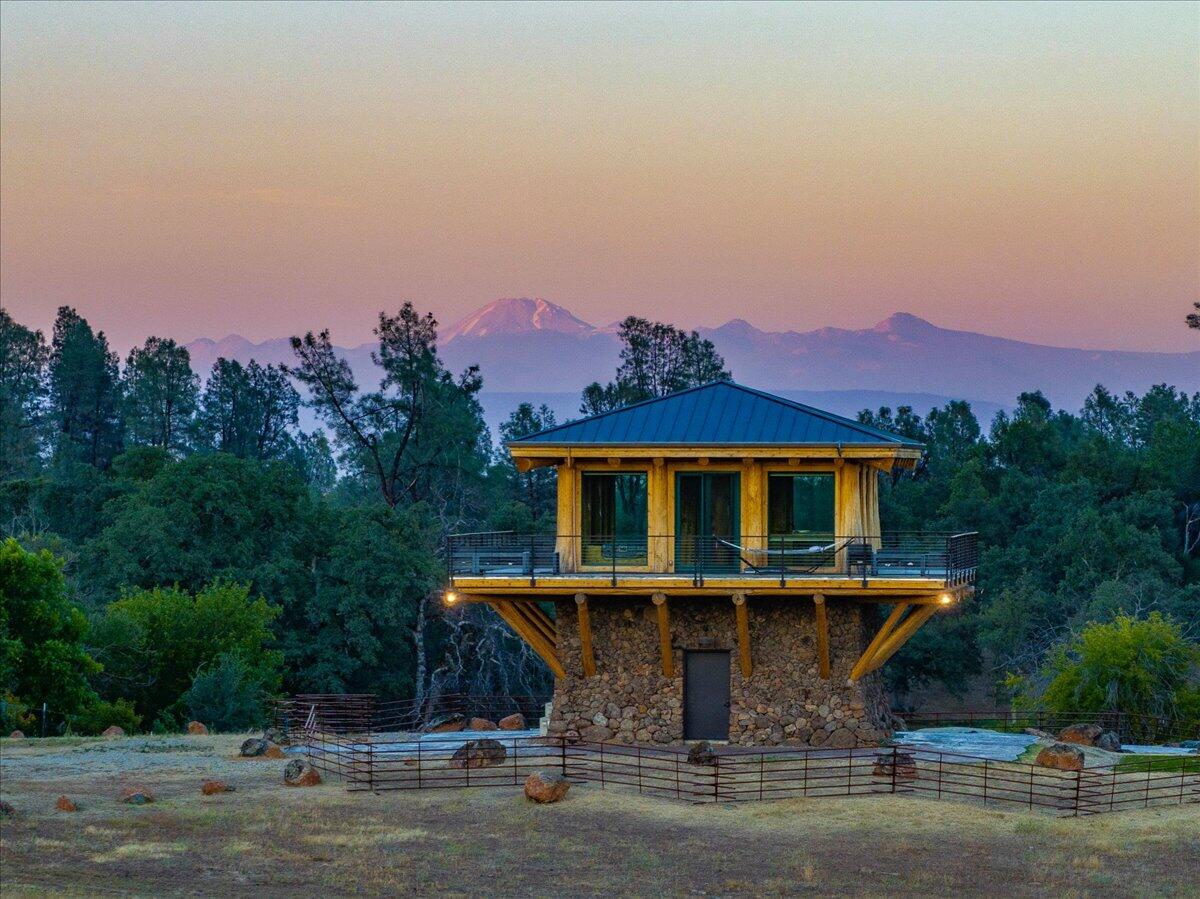 8499 Simmons Road Redding, CA 96001 - Photo 4 of 33 34-8499 Simmons Rd - 070926ET-25
