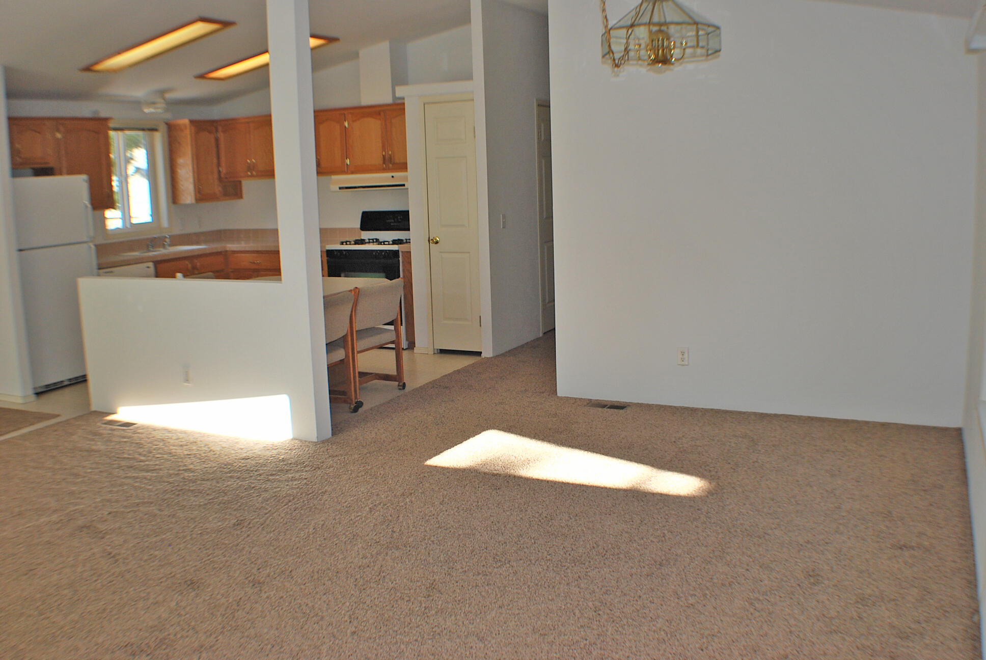 52744 Golden Astor Road La Pine, OR 97739 - Photo 5 of 10 Dining Room