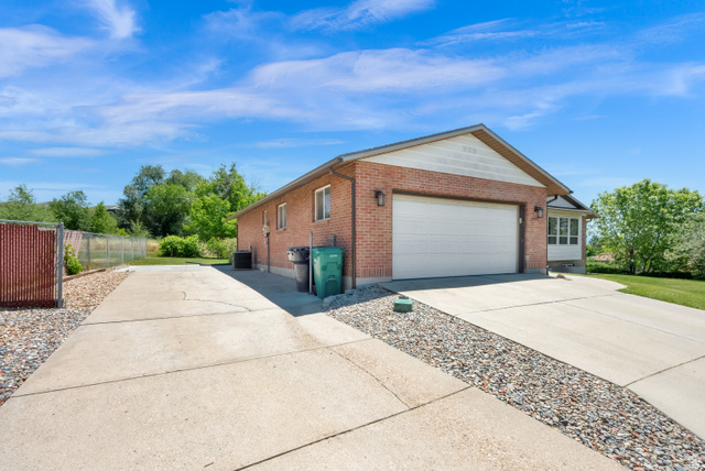 2902 North 725 West Layton, UT 84041 - Photo 3 of 30