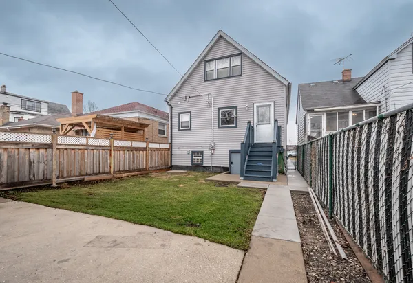 $324,900 | 3024 East Avenue, Berwyn, IL 60402