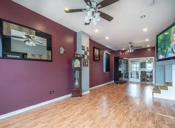 $324,900 | 3024 East Avenue, Berwyn, IL 60402