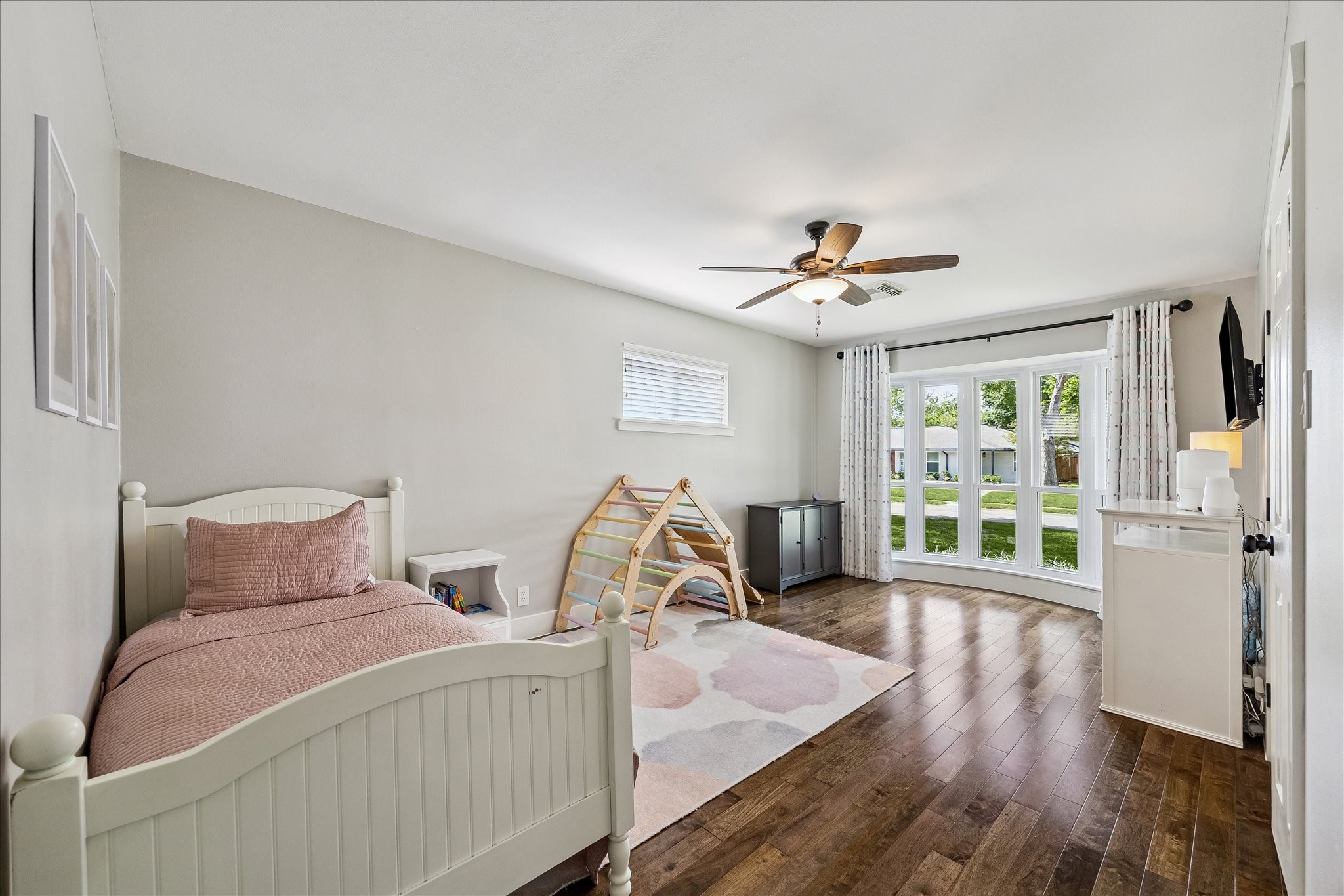 2203 Lamonte Lane Houston, TX 77018 - Photo 9 of 25 a living room with furniture and wooden floor