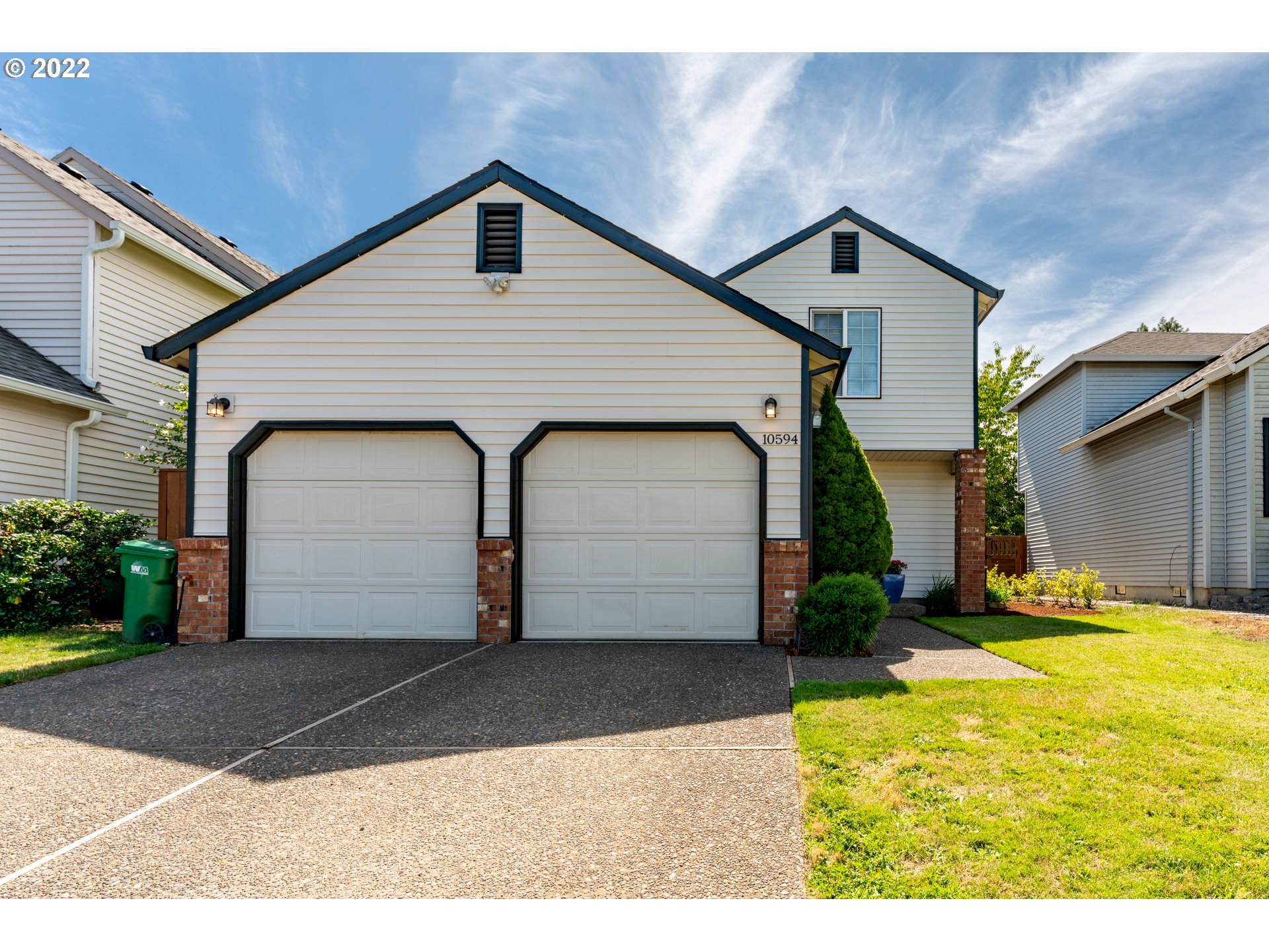 10594 Southwest Windsor Court Tigard, OR 97223 - Photo 2 of 31 a front view of house with yard