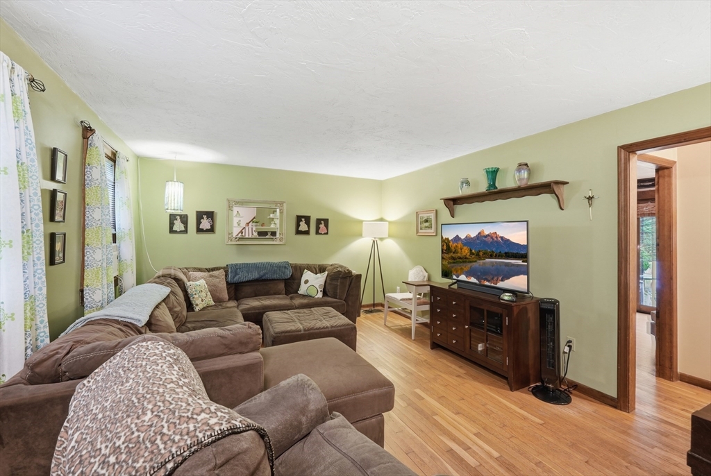 46 Prospect Street Rutland, MA 01543 - Photo 4 of 23