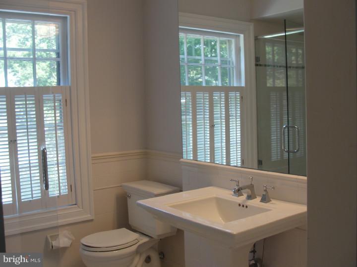 1717 County Line Road Villanova, PA 19085 - Photo 4 of 25 Bathroom