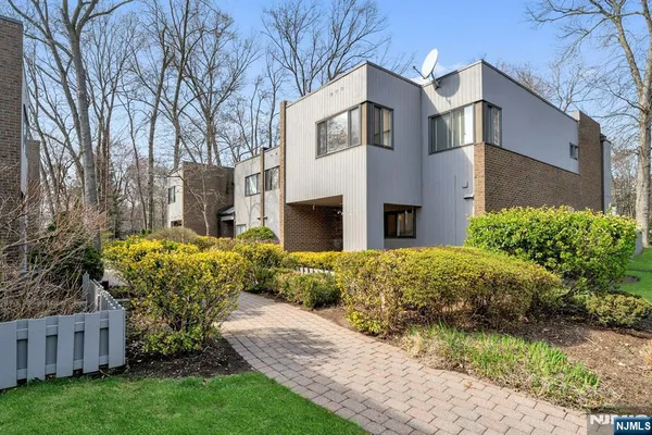 $739,000 | 207 Pond Terrace, Unit 4D, Washington Township, NJ 07676