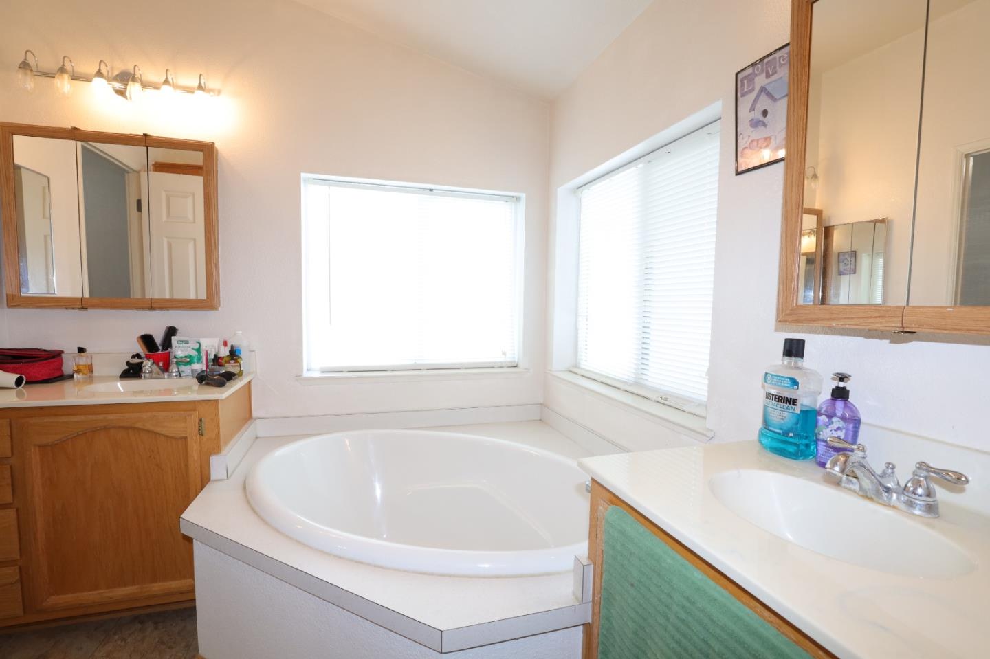 5450 Monterey Road, Unit 132 San Jose, CA 95111 - Photo 5 of 15 a bathroom with a bathtub and a sink
