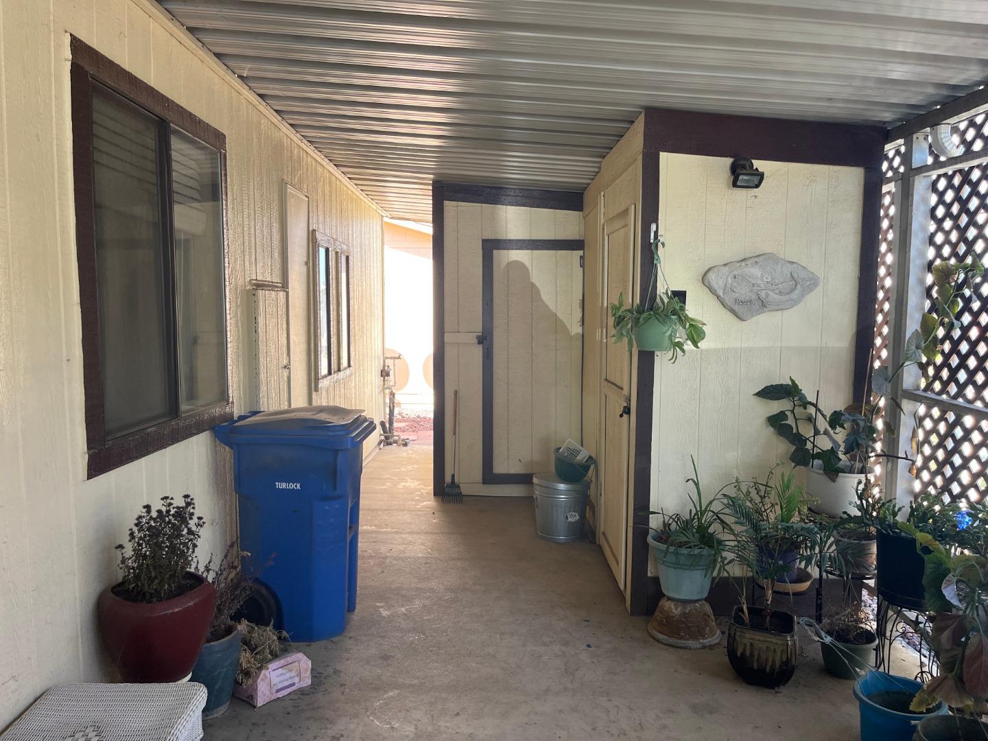 500 North Tully Road, Unit 39 Turlock, CA 95380 - Photo 5 of 32 a living room with furniture