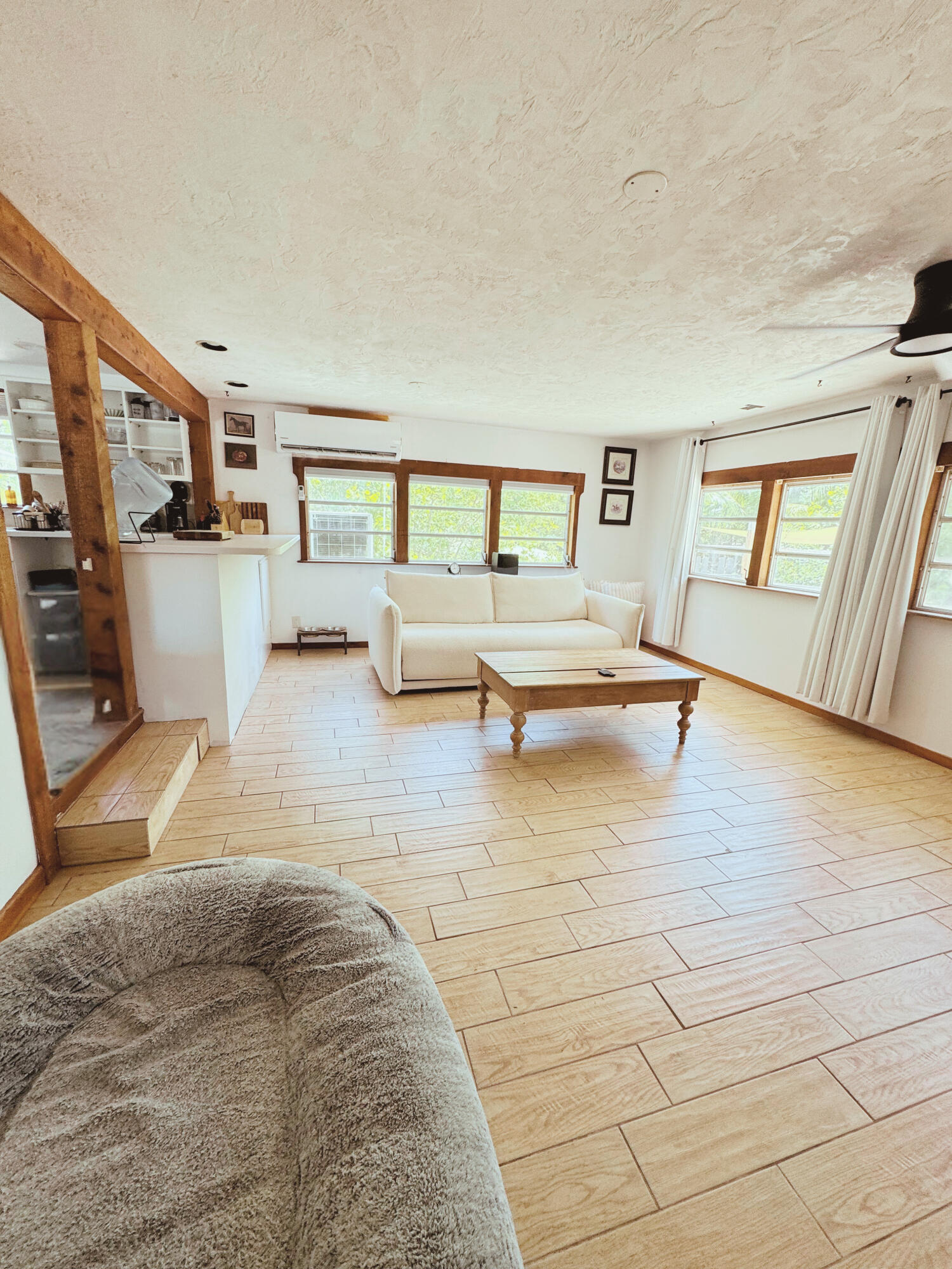 2231 Middle Torch Road Summerland Key, FL 33042 - Photo 20 of 35 a living room with furniture and a couch