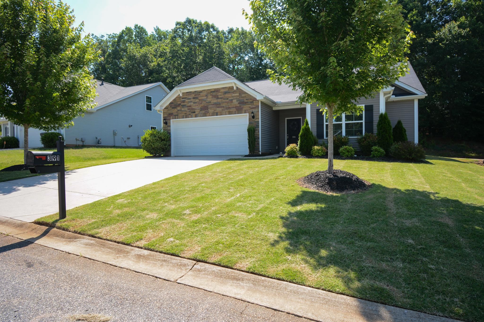 391 Kelly Farm Road Moore, SC 29369 - Photo 1 of 16