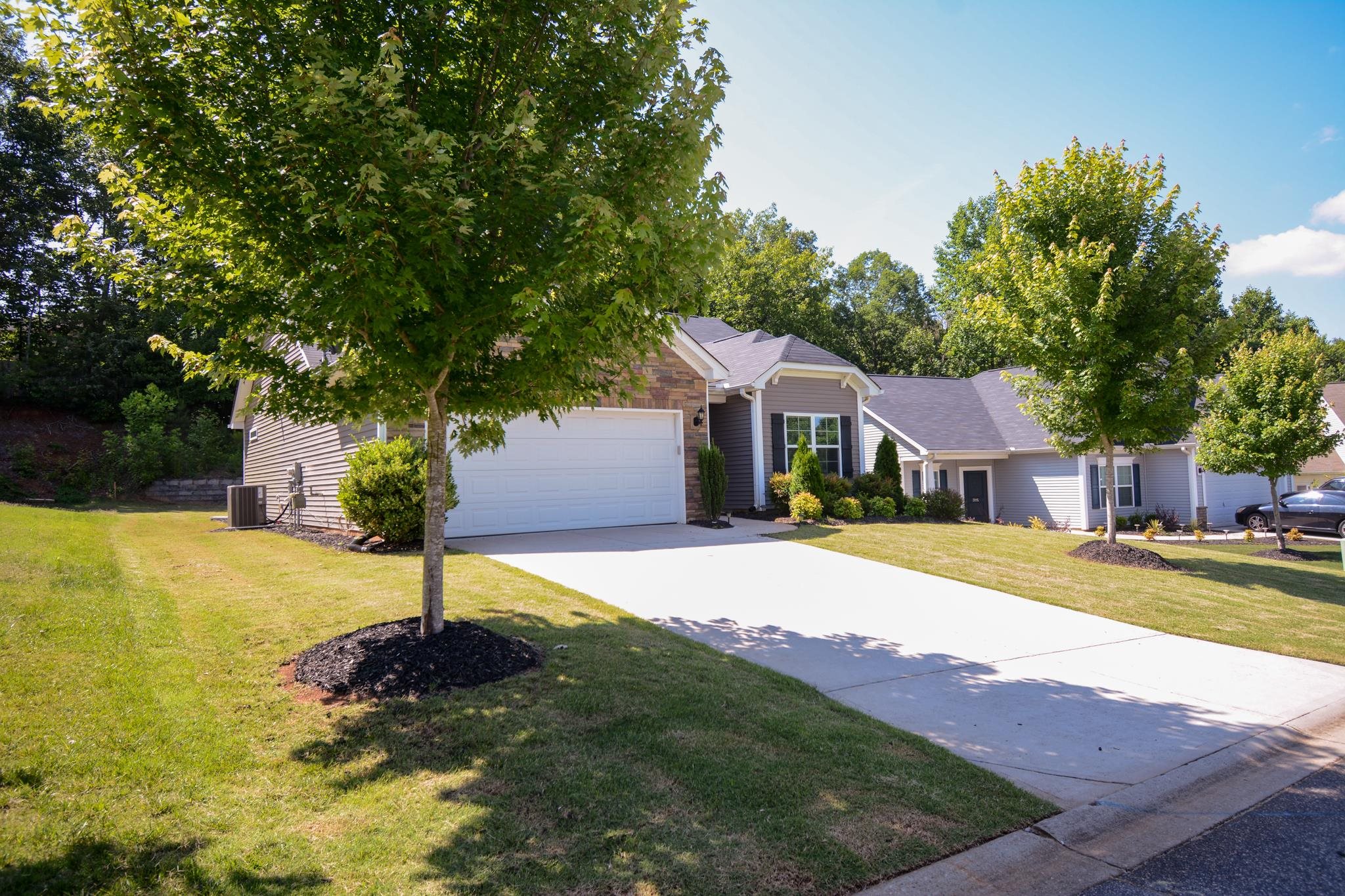 391 Kelly Farm Road Moore, SC 29369 - Photo 2 of 16